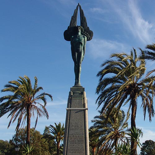 Monumento Plus Ultra